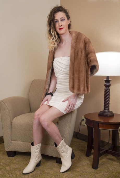 Femout XXX starring Bonnie Snow Nude XXX