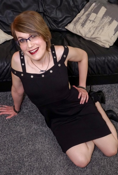 Femout XXX performed by Simone Belle Hot Pics