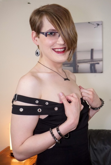 Femout XXX performed by Simone Belle Hot Pics