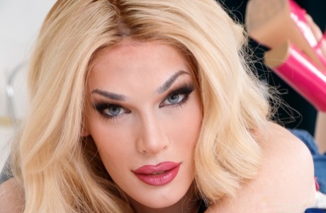 Grooby Girls featuring Eris Jolie Hot Pictures