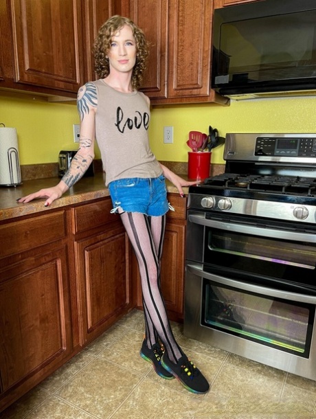 Trans Happy starring Kelly Lovely Hot Pictures