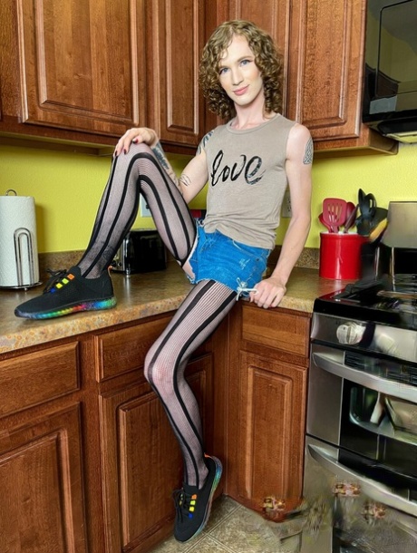 Trans Happy starring Kelly Lovely Hot Pictures
