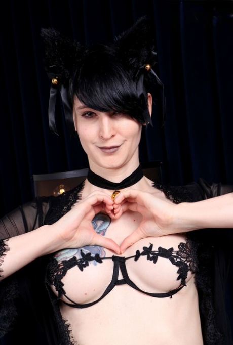 Grooby Girls performed by Eva Vivi Sex Images